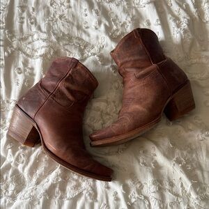 Tecovas Daisy Scotch Goat leather